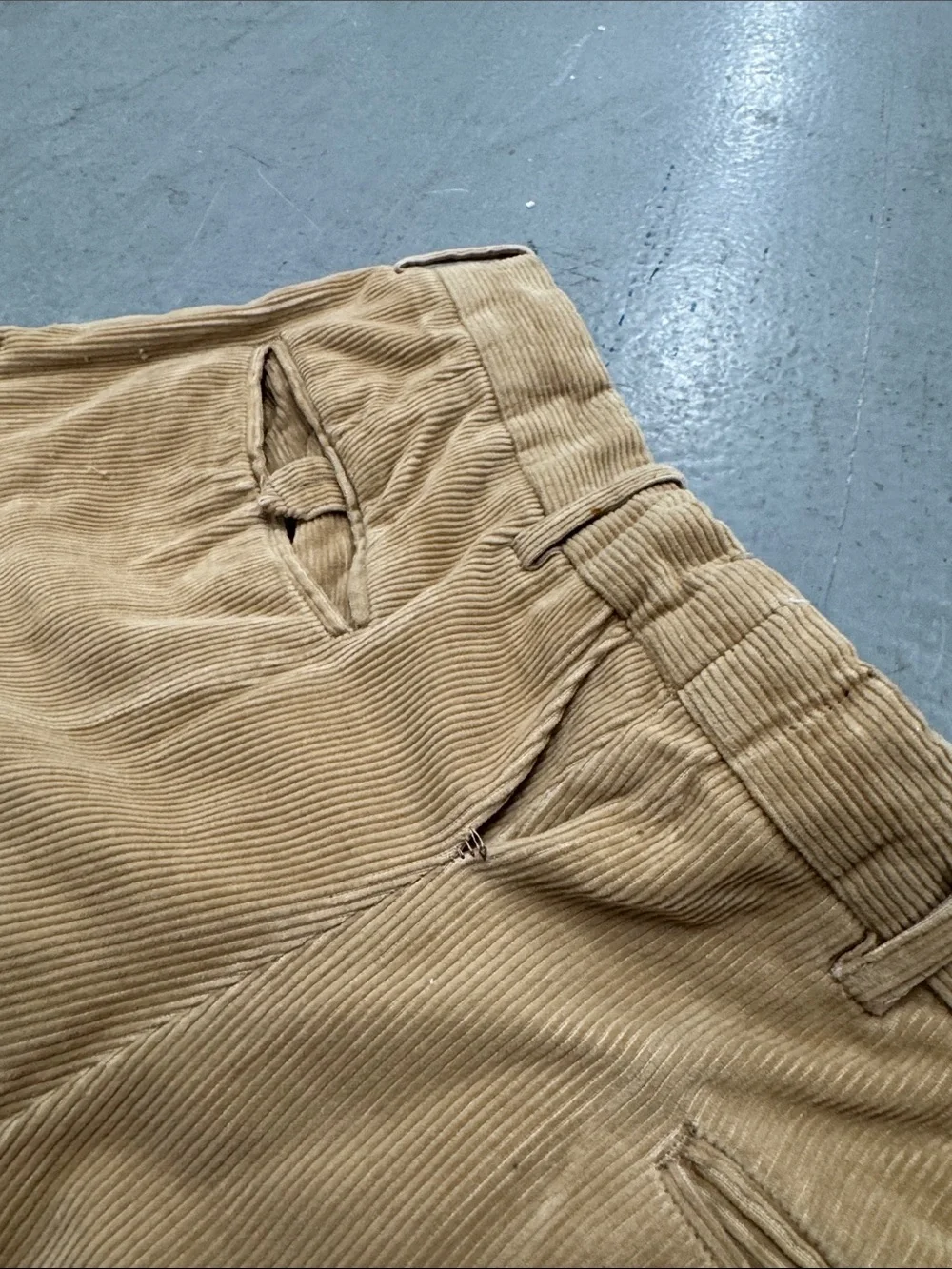 VTG Men's Three-Piece Corduroy Suit in Mustard - Classic Vest, Jacket & Pants 42
